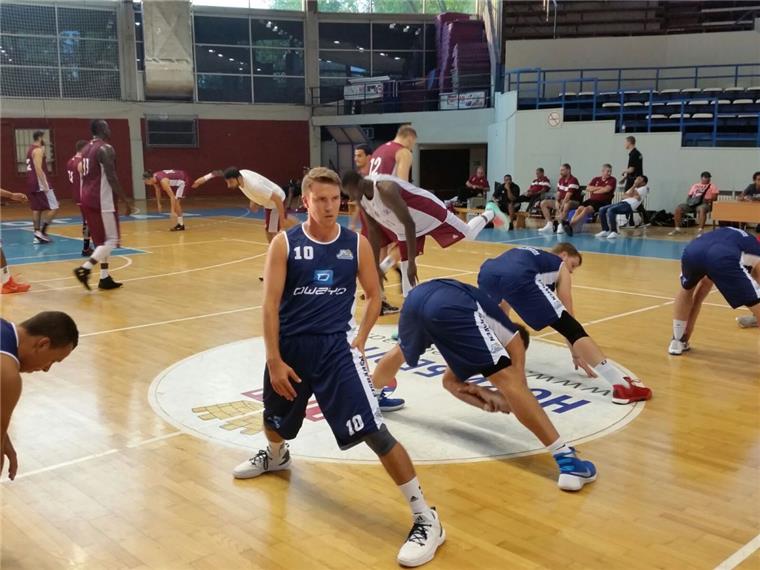 Eisbären Bremerhaven schlagen Katar 80:67 Foto vom Aufwärmen: Die Eisbären Bremerhaven gewinnen gegen die Nationalmannschaft Katars.