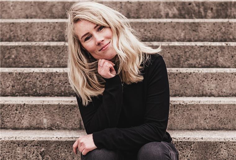 „Happy End“ in Zeven für Fotografin und Brautpaar Fotografin Maylin Wied ist glücklich, ihre Ausrüstung hat sich wieder angefunden, ist in Zeven abgegeben worden.