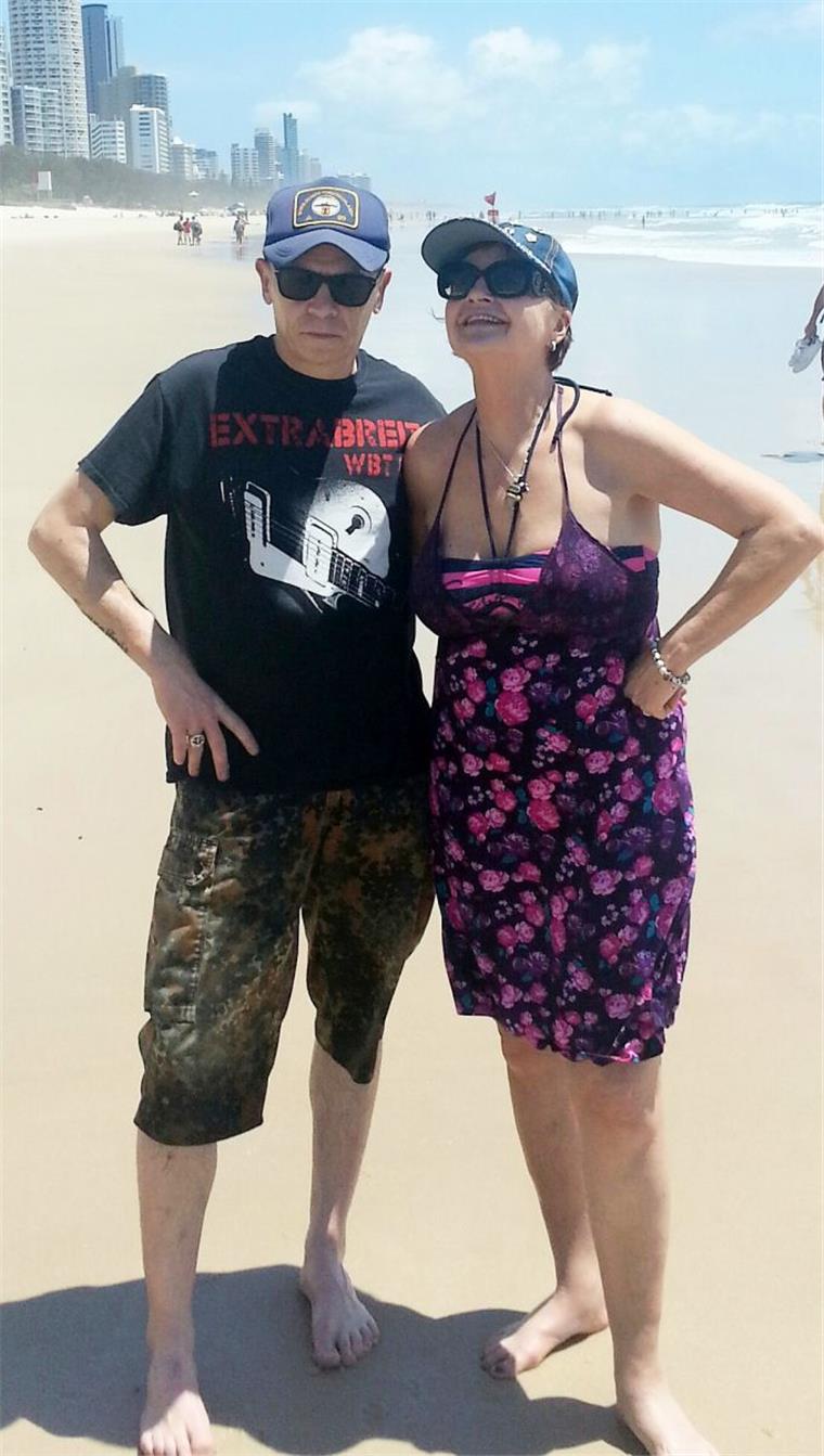 Mit Fräulein Menke im RTL-Dschungelcamp Fräulein Menke und Stefan Reischuck am Strand des Pazifischen
Ozeans.