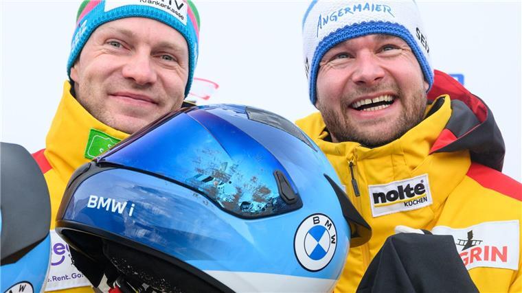 Francesco Friedrich (l) hat einmal mehr den Gesamtweltcup im Zweierbob gewonnen. 