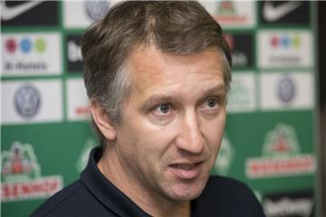 Frank Baumann, Sportchef bei Werder Bremen, schaut sich beim Asien-Cup um.