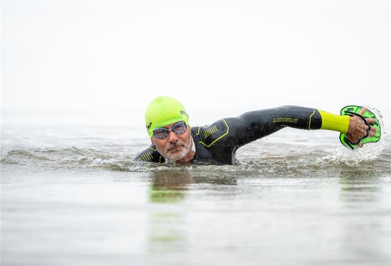 Gegen Plastikmüll: OIdenburger schwimmt von Wangerooge bis Borkum Frank Feldhus will sieben Inseln in zwei Tagen abschwimmen und mit seiner Aktion auf die Verschmutzung der Meere aufmerksam machen.