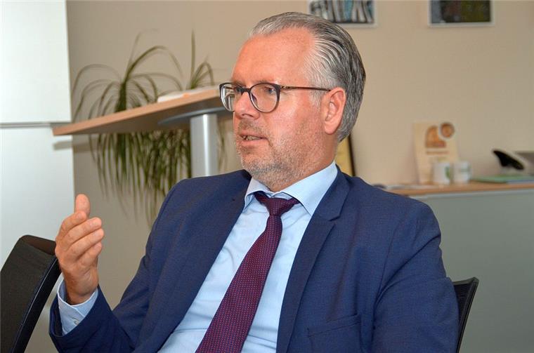 Tarmstedt: Abgang von Bürgermeister Holle weckt Hoffnung Frank Holle in seinem Büro. Spätestens im Oktober 2021 wird er es räumen. Lieber wäre ihm der Februar 2020. Dazu müsste er die Bürgermeisterwahl in Stuhr gewinnen.
