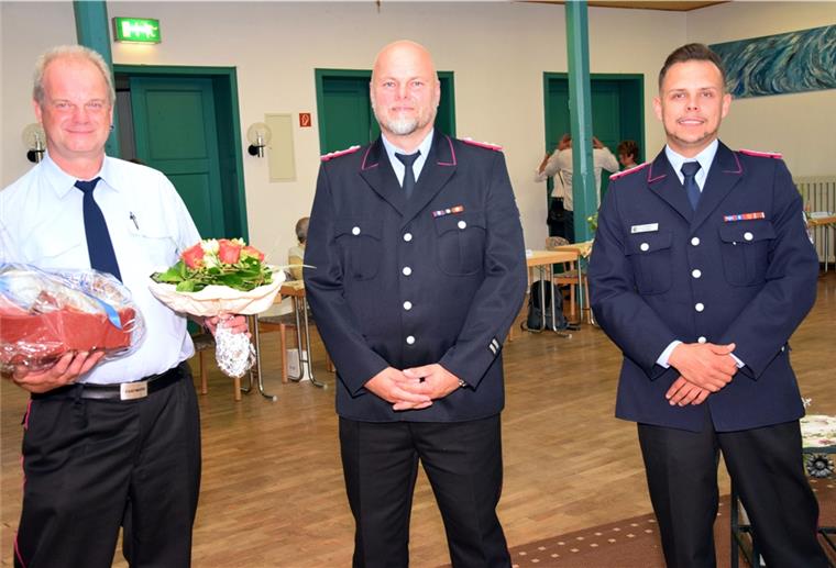 Butjadingen bekommt einen neuen Gemeindebrandmeister Frank Linneweber (links) ist nur noch bis zum 23. Juli Gemeindebrandmeister. Am Folgetag übernimmt sein bisheriger Stellvertreter Stefan Hobbie (Mitte) das Amt. Maxim Erstein wird neuer stellvertretender Gemeindebrandmeister – wenn auch zunächst nur kommissarisch.