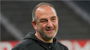 Frank Schmidt geht mit dem 1. FC Heidenheim zuversichtlich ins Spiel bei Heart of Midlothian.