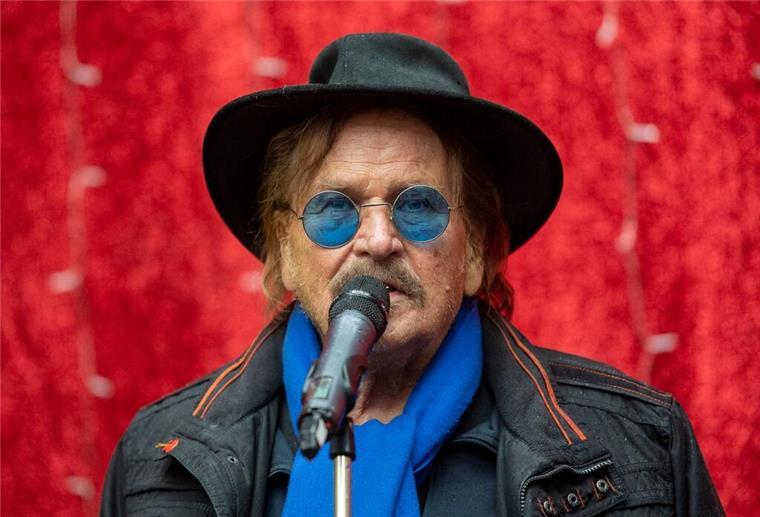 Frank Zander immer noch im Krankenhaus Frank Zander im letzten Jahr bei einer Weihnachtsaktion für Obdachlose und Bedürftige in Berlin.