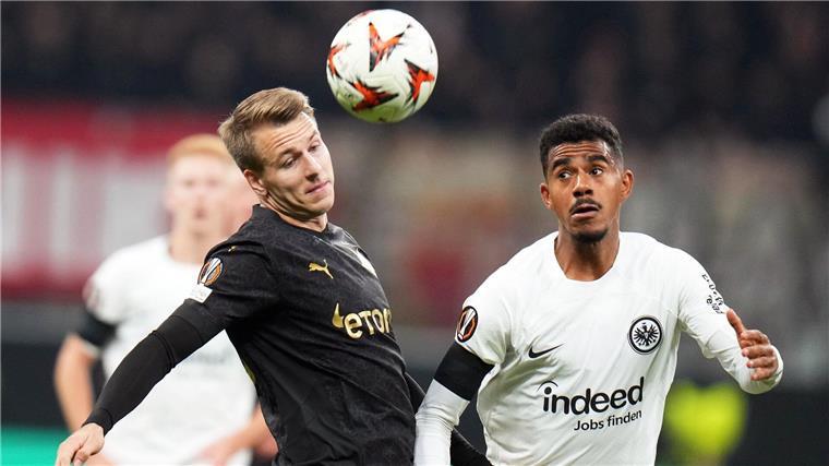 Traumtor von Marmoush: Frankfurt besiegt Slavia Prag Frankfurts Ansgar Knauff (r) vergab gegen Slavia Prag in der ersten Hälfte eine gute Chance.