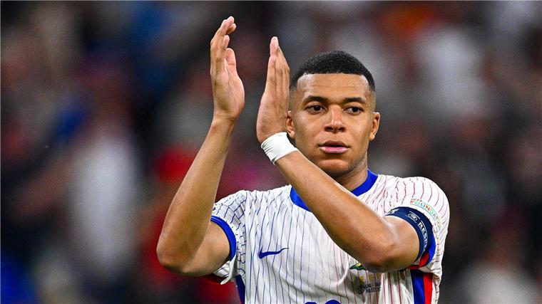 Mbappés Frust-Franzosen trotzig - „Wir kommen wieder“ Frankreichs Superstar Kylian Mbappé verabschiedet sich nach dem EM-Aus von den Fans.