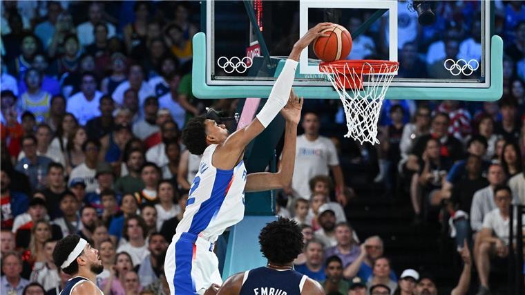 James und Curry führen US-Basketballer zu Gold bei Olympia Frankreichs Talent Victor Wembanyama agierte in seinem ersten Olympia-Finale furchtlos.