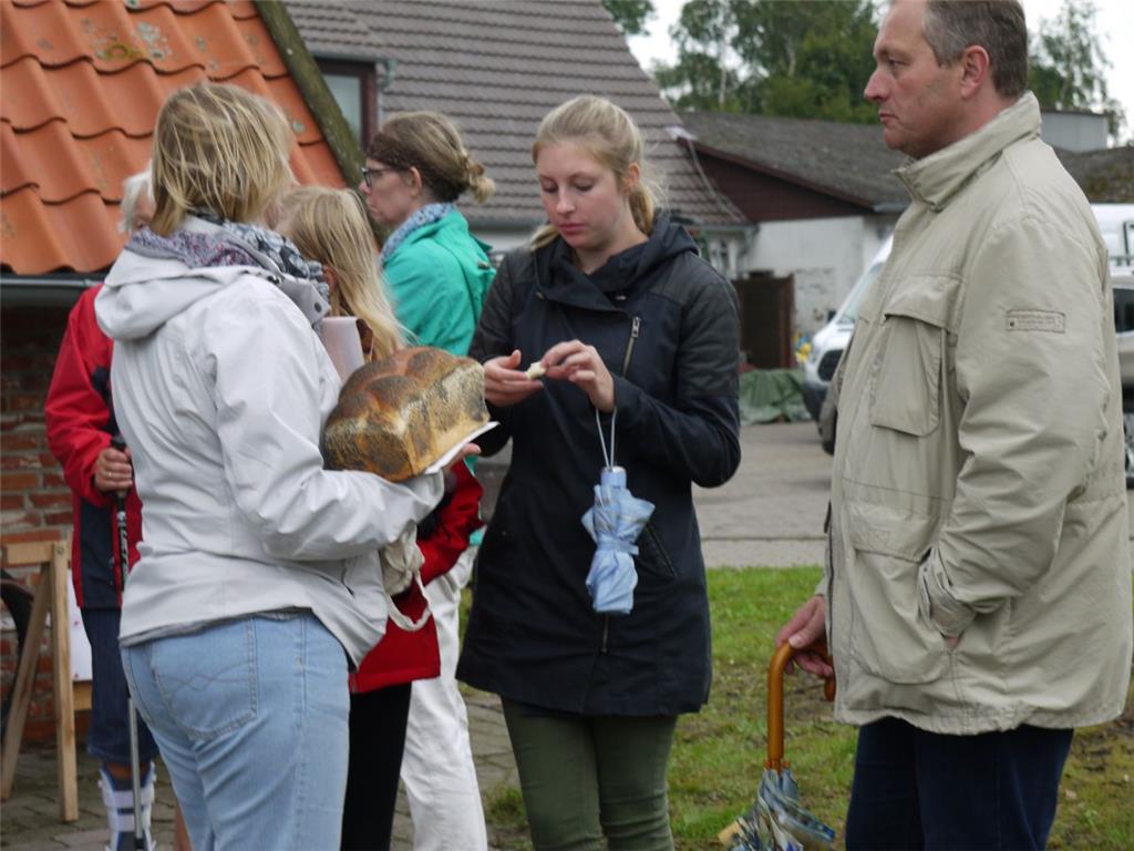 Franziska Nowak aus Cuxhaven kommt jedes Jahr und lässt ihre Kinder Elisa (11) u...