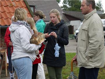 Franziska Nowak aus Cuxhaven kommt jedes Jahr und lässt ihre Kinder Elisa (11) u...