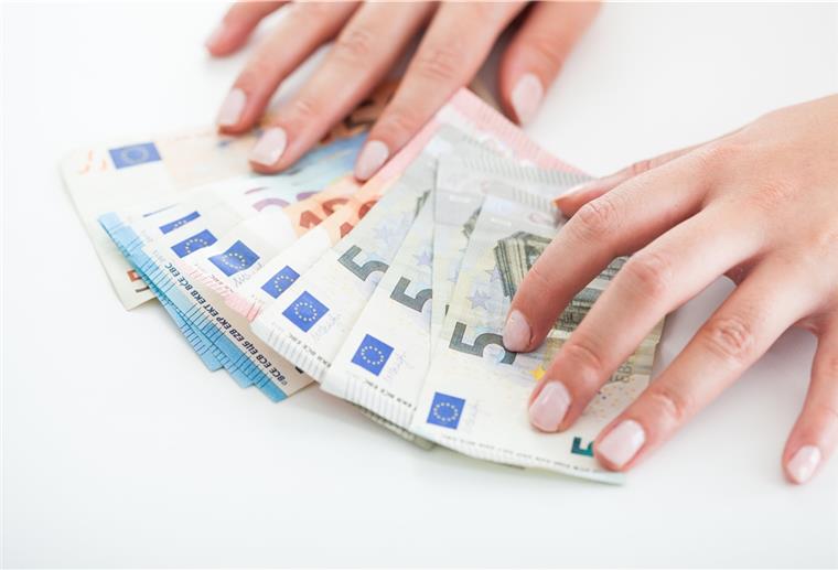 Stipendienprogramm: Große Nachfrage bei Künstlern Freischaffende, professionell arbeitende Künstler aller Sparten können Einzelstipendien in Höhe von bis zu 7000 Euro erhalten.