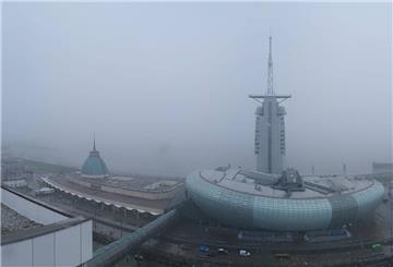 Freitagmorgen sieht es im Bereich Havenwelten eher trüb aus. Der Schnee bleibt nicht liegen.