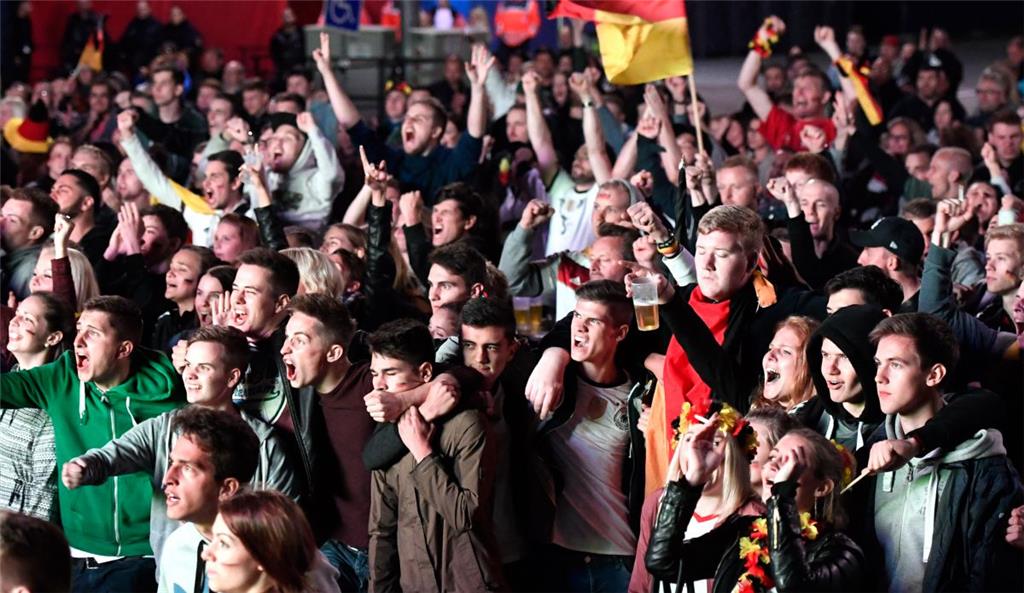Freude Pur vor der Stadthalle.
