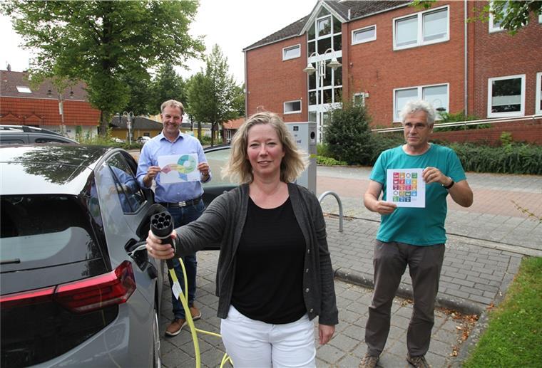 Freuen sich auf die Ideen der Bürgerinnen und Bürger, um die Gemeinde nachhaltiger zu machen (von links): Bürgermeister Guido Dieckmann, seine Stellvertreterin Claudia Lühmann und der Nachhaltigkeits-Experte der Gemeinde, Martin Borgwart. Mobilität soll nur eines der Themen sein.