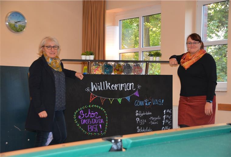 Rieka Heuwinkel ist das neue Gesicht in der Schiffdorfer Jugendpflege Freuen sich auf viele Besucher im neuen Wehdeler Jugendraum: Die neue Leiterin des Fachbereichs Jugendpflege Rieka Heuwinkel (rechts) und ihre Kollegin und Fachbereichsleiterin Soziales Alma Schmidt (links).