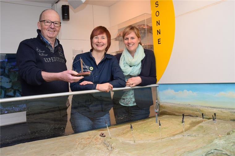 Museum in Butjadingen ist für Umbau gewappnet Freuen sich schon auf die neue Dauerausstellung (von links): der Vorsitzende des Museumsförderkreises, Rolf Jungwirt, sowie die beiden Leiterinnen des Nationalparkhauses Museum Fedderwardersiel, Dr. Anika Seyfferth (Mitte) und Friederike Ehn.