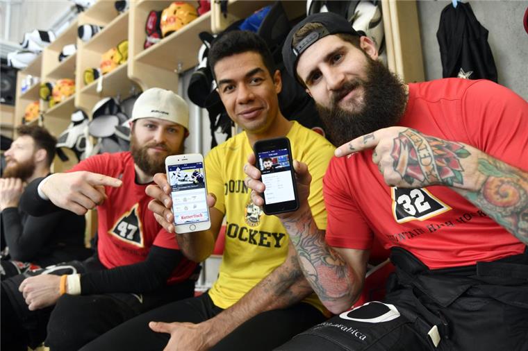 Freuen sich schon auf die Pinguins-App (von links): Wade Bergman, Jordan Owens und Cody Lampl.