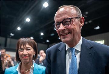 Friedrich Merz und seine Frau Charlotte wollen ihre Kinder an Weihnachten entlasten. (Archivbild)