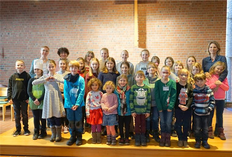 Fröhlich ist die Tuppe für das Kindermusical der St. Petri Kirche in Langen. Sie freuen sich schon auf die Aufführung. Peter Müller