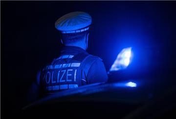 Blaulicht auf einem Polizeifahrzeug. In Neuenwalde hat sich ein Unfall ereignet, bei dem drei Menschen leicht verletzt wurden.