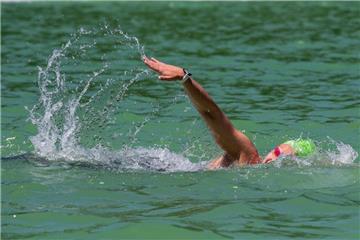 Früher hat sich Yara Hierath im Freiwasser nicht wohlgefühlt. Doch das hat sich geändert. Die in den USA lebende Bremerhavenerin hat sich bei den deutschen Meisterschaften für die Europameisterschaft qualifiziert. Sie geht über die 10 Kilometer an den Start.