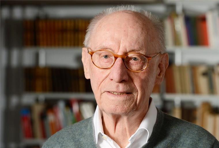Von wem sich Deutschland und die Welt 2024 verabschiedeten Früherer Daimler-Chef Edzard Reuter mit 96 Jahren gestorben. (Archivbild)