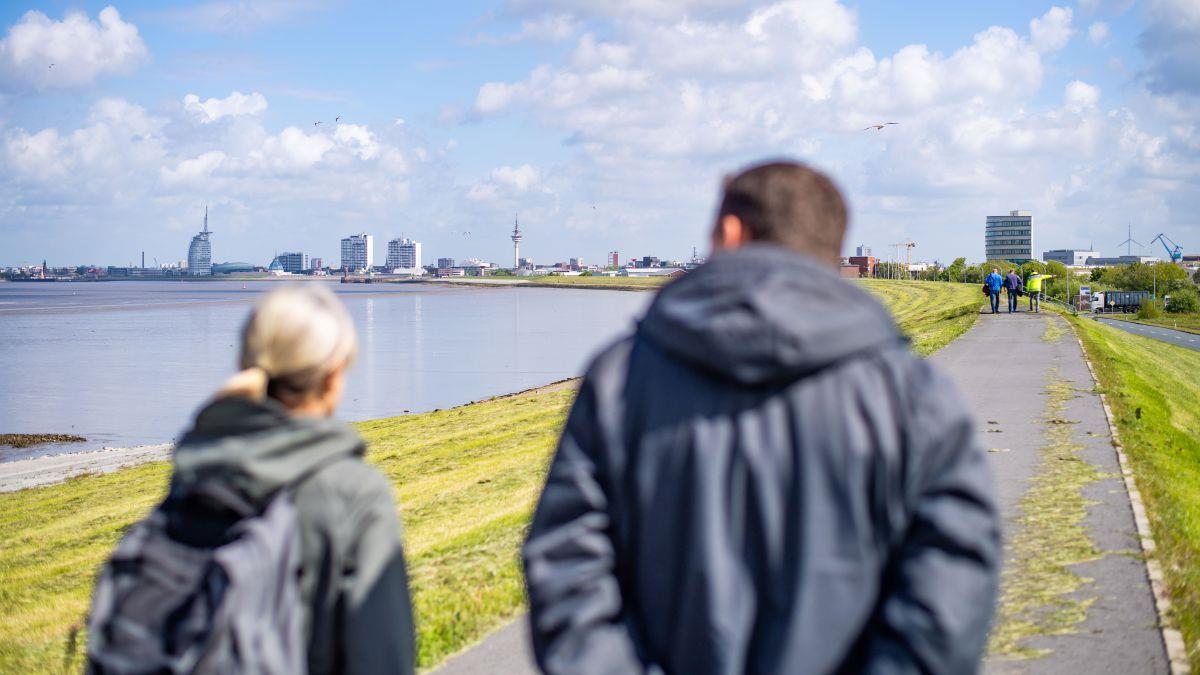 Darum schaden Maulwürfe und Rowdys unserem Bremerhavener Deich Frühjahrsdeichschau der Weserdeiche in Bremerhaven.