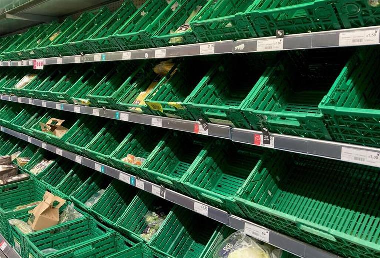 Preissturz! Dieses Grundnahrungsmittel ist günstig wie lange nicht Leere Regale in der Gemüseabteilung eines Co-op-Supermarkts.