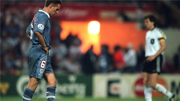 Abenteurer auf der Achterbahn: Southgate vor Happy End Frust pur: Southgate verschießt bei der Heim-EM 1996