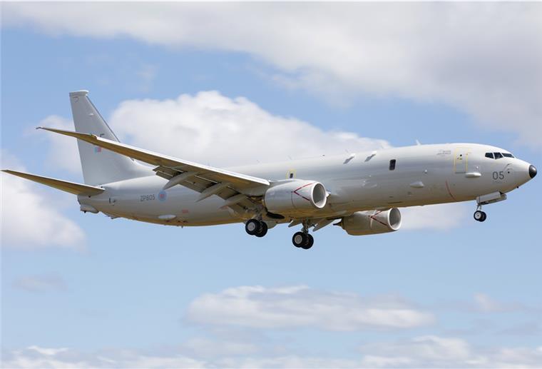 Piratenjagd: „Poseidon“ fliegt auf Nordholz ab Fünf Boeings vom Typ P-8a „Poseidon“ lösen ab 2025 die veralteten Seefernaufklärer vom Typ „Orion“ in Nordholz ab. Das Bild zeigt eine britische Maschine bei einer Übung über Schottland.