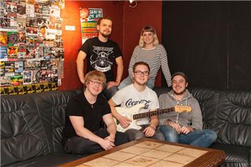 Fünf der sechs Bandmitglieder der Band "Soundcheck" im Rock-Center.