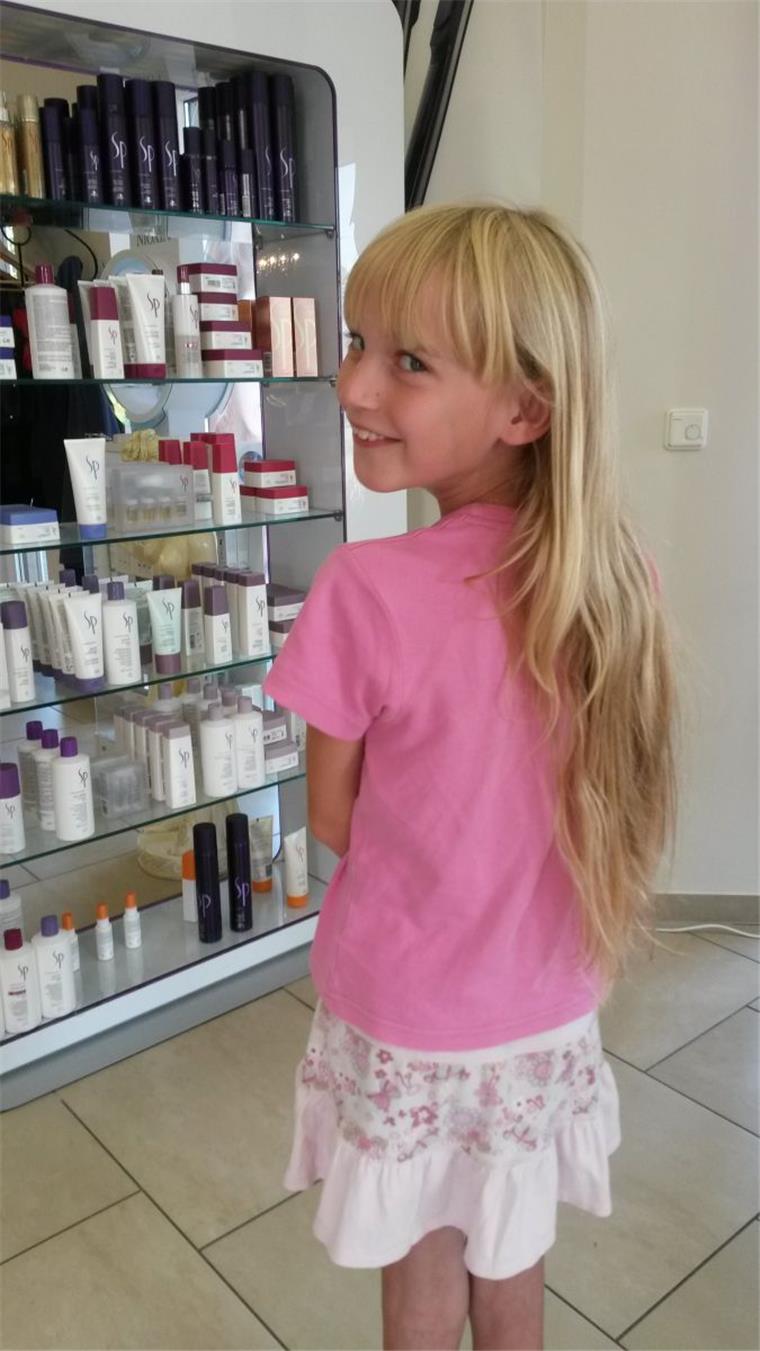 Neunjährige aus Lehnstedt spendet Haare für Krebskranke Fünf Jahre lang hat Meriel die Haare wachsen lassen. Nun werden sie gespendet.