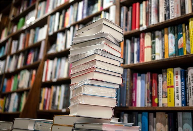 Stotel: Lesung mit Schauspielerinnen Fünf Schauspielerinnen präsentieren bei der Lesung Texte unterschiedlicher Genres.