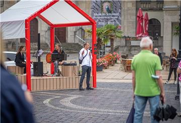 Fünf „Urbane Inseln“ stehen nun in der Bremerhavener Innenstadt.