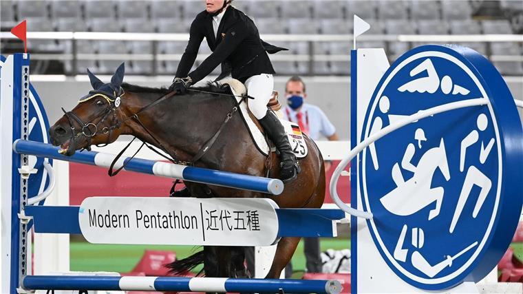 Fünfkämpferin Annika Zillekens - früher Schleu - verzweifelt bei Olympia in Tokio.