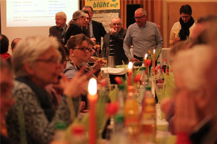 Für Bürgermeister Wolf Vogel (hinten links) ist der „Tag es Ehrenamtes“ eine wichtige Veranstaltung, um denen, die sich freiwillig und unentgeltlich für andere einsetzen, danke zu sagen. 