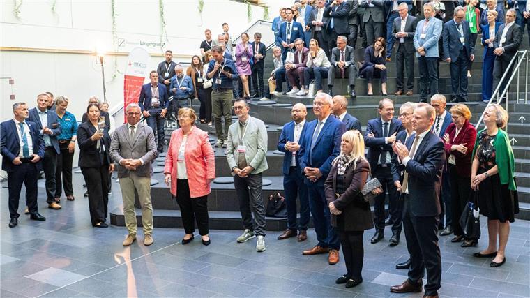 IMK-Beratungen zu AfD: Folgen für Beamte und Waffenbesitzer? Für Bundesinnenminister Alexander Dobrindt (CSU), ist es die erste Innenministerkonferenz (IMK).