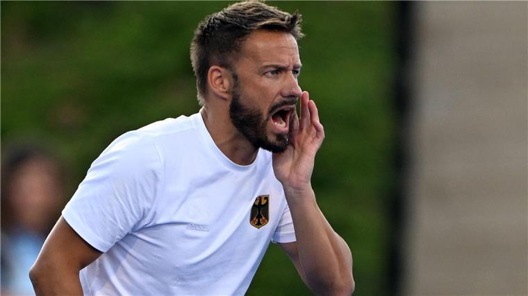 „Anne, halt jetzt die Fresse“ - Hockey-Bundestrainer geht auf Spielerin los Für Bundestrainer Altenburg war das Thema schnell abgehakt.
