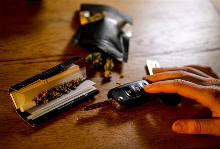 Nach dem Kiffen Auto fahren: Ab heute gelten neue Regeln Für Cannabis beim Autofahren gelten jetzt neue Bestimmungen.