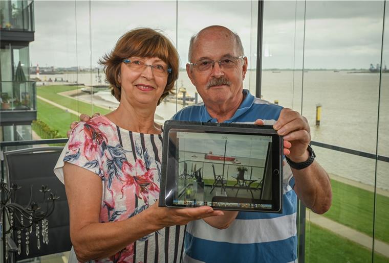 Warum dieses Paar Potsdam gegen Bremerhaven eintauscht Für Carola Kapellen und ihren Mann Wolfgang bietet der Balkon täglich Kino mit Meerblick: Aus Potsdam ist das Paar im Oktober an den Lohmanndeich gezogen.