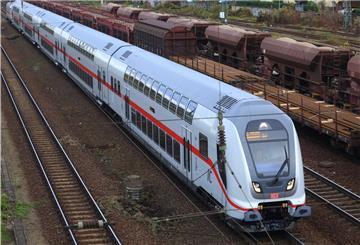 Ein IC 2 der Deutschen Bahn bei Testfahrten in Magdeburg.
