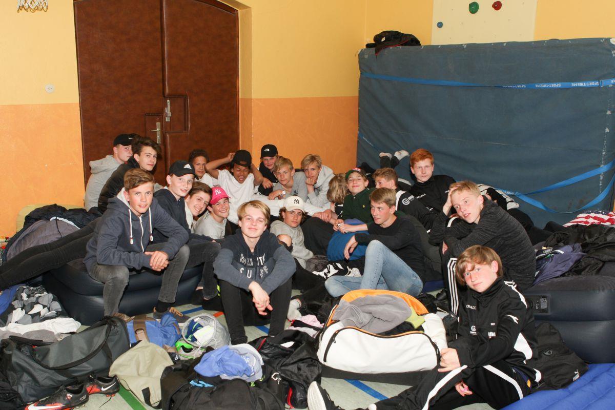 87 dänische Kicker rocken Surheide beim Pfingstturnier Für das TuSpo-Pfingstturnier wird die Turnhalle der Surheider Schule zum etwas anderen "dänischen Bettenlager" für 87 Kinder aus Frederikshavn.