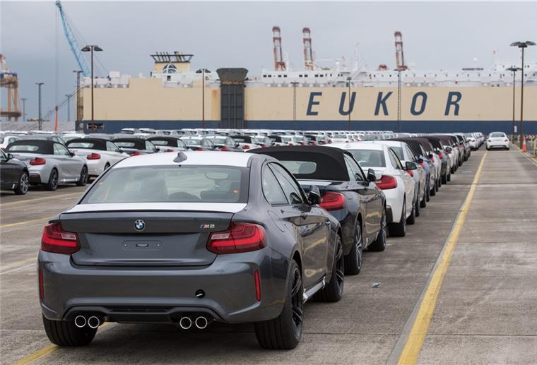 Hafenarbeiter fühlen sich doppelt bestraft Für den flexiblen Einsatz auf dem Bremerhavener BLG-Autoterminal will der GHB nun Teilzeitkräfte einstellen.