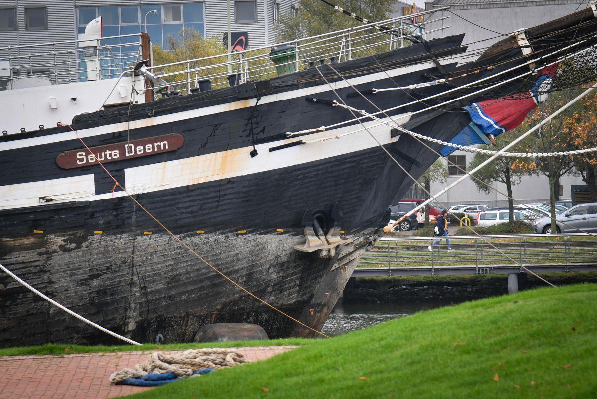 Das Schiff "Seute Deern" liegt im Alten Hafen von Bremerhaven.