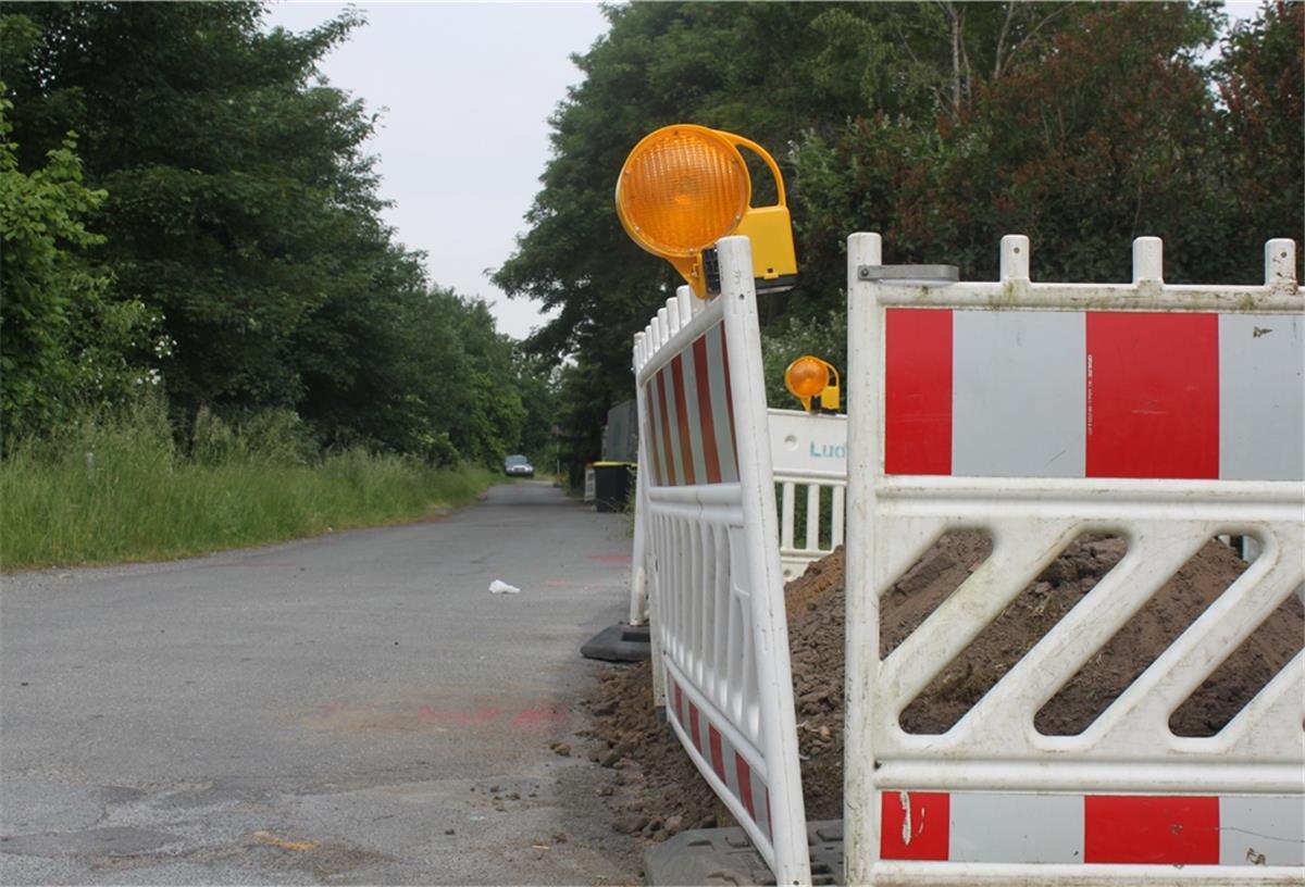 Für den geplanten Radweg zwischen Wulsdorf und dem Fischereihafen haben die Arbeiten begonnen. 