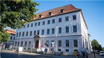 Für den tödlichen Stoß auf einer Bahnhofstreppe muss ein junger Mann in die Psychiatrie - diese Entscheidung des Landgerichts Lüneburg ist nun rechtskräftig. (Archivfoto)