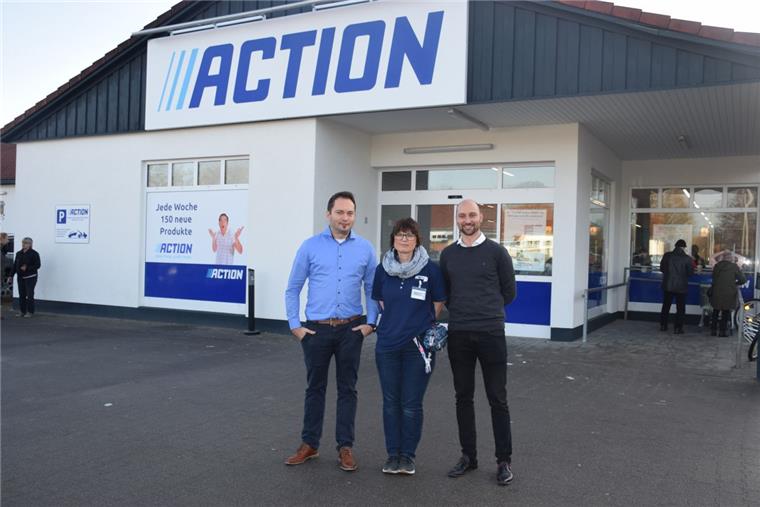 Nordenham: Neuer Action-Markt öffnet heute seine Tore Für die beiden Regionalleiter Leonid Bodimer (links) und Florian Jope und Filialleiterin Karin Thünker könnte der Eröffnungstag kaum besser laufen.