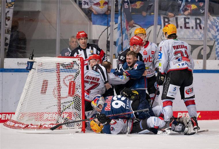Für die Fischtown Pinguins gab es im dritten Spiel beim EHC Red Bull München ordentlich was auf die Nase.