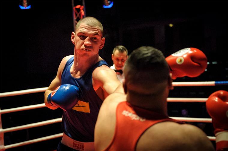 Bremerhaven: Steigen die Fischtown Fighters am grünen Tisch auf? Für die Fishtown Fighters könnte es steil nach oben gehen. Nachdem die Kämpfer des Weser-Boxrings – darunter der Niederländer Stanley Koemans (links) – in der vergangenen Saison erstmals in der Zweiten Liga antraten, winkt ihnen jetzt sogar der Aufstieg.